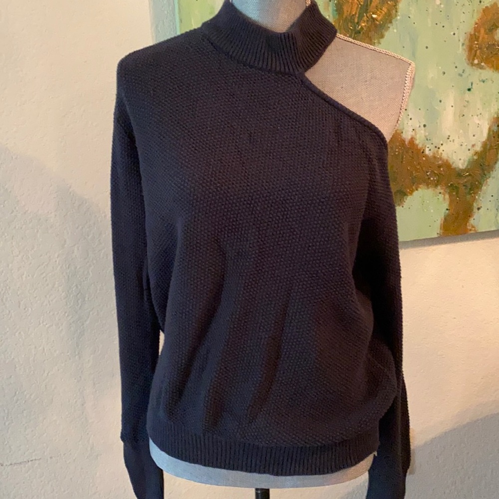 The Fifth Label. Size M